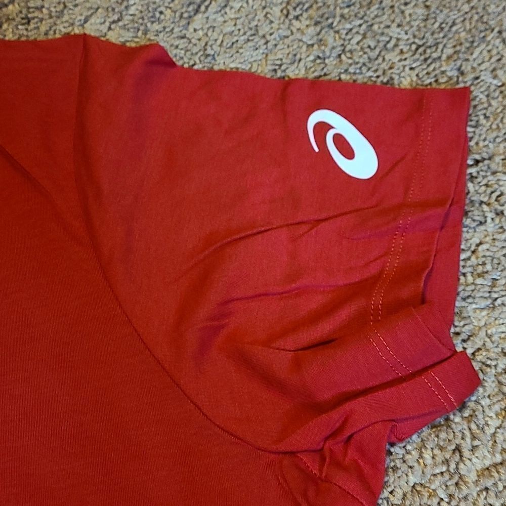 Asics Women's Circut 2 T-Shirt in Red - Picture 2 of 3